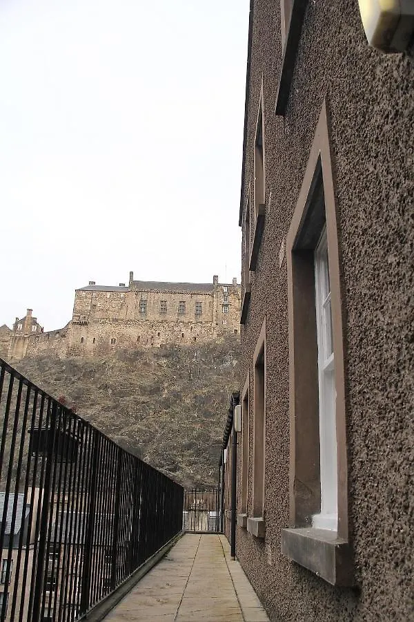 Apartment In Edinburgh With Great View On Castle