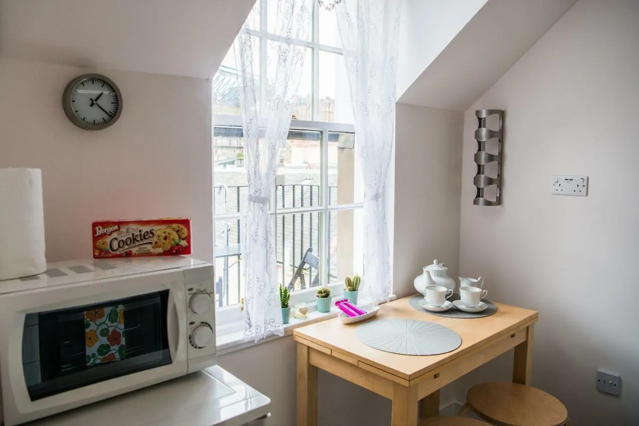Apartment In Edinburgh With Great View On Castle